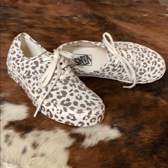 Vans Shoes - Mono print leopard vans
